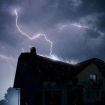 Blitzeinschlag in Wohnhaus