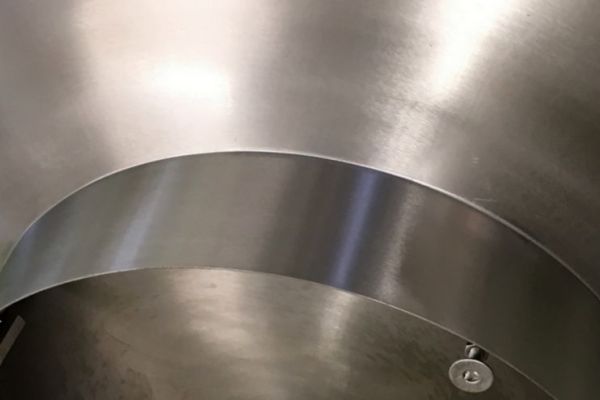 10_IMG_8784 4 verstellbare Füsse zur Platzierung auf jedem Untergrund.JPG