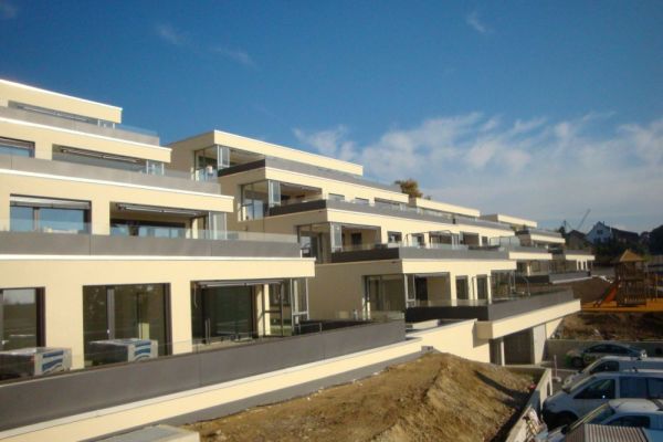 DSC02613 GLH 2 eleganter Kontrast der Terrassenabstufungen mittels Trögen auf gesamter Länge.JPG