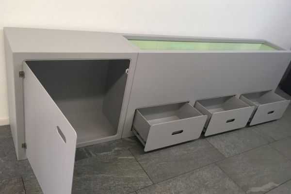 HB_01 Schrank mit bündig schliessender Tür und Schubladen.jpg
