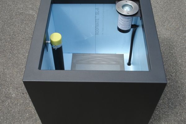 B 06 - Trog_mit_integrierter_Pflanzenbeleuchtung.JPG