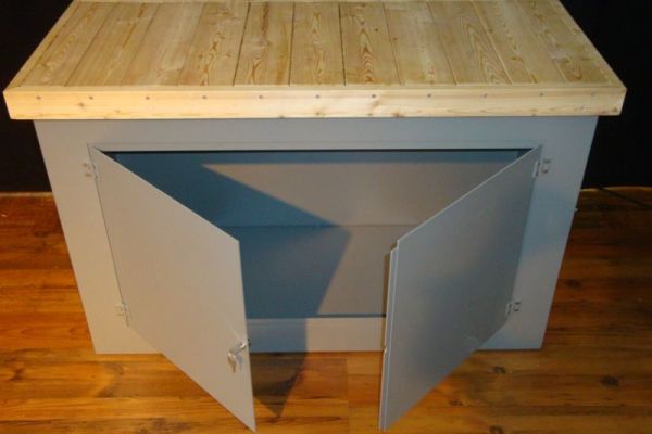 GR_04_Schrank_mit_Ablageflaeche_aus_Holz.JPG