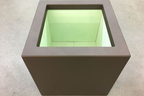 RO_10_Pflanzentrog_in_braunem_Farbton.JPG