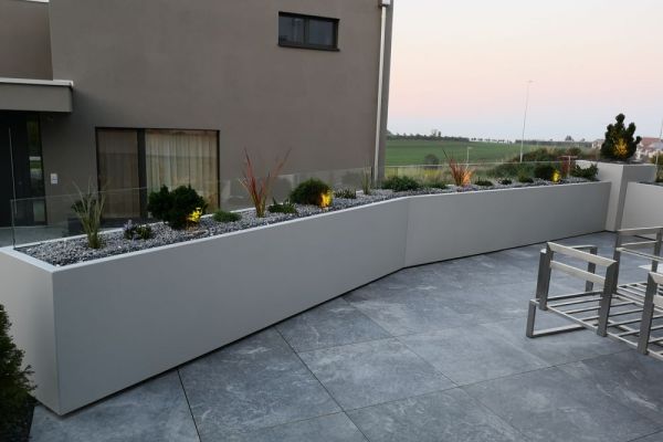 DRF1_Geländertröge_mit_Sicherheitsglas_als_Terrassenabschluss.jpg