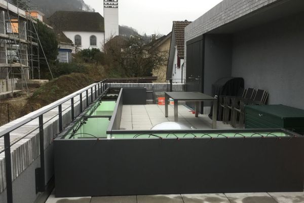 KL_03_Terrassenabgrenzung_mit_Trögen.JPG