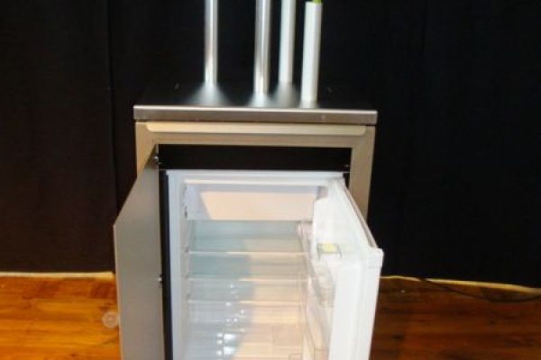 NS_01_Gartenmoebel_mit_Kuehlschrank.JPG