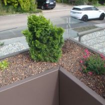 Pflanzentröge mit Absturzsicherung