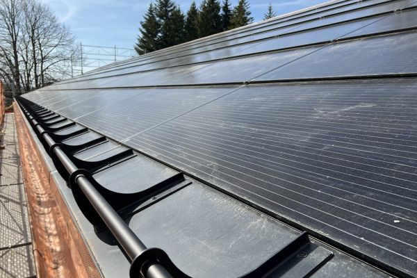 TI1_Mehrfamilienhaus_mit_Photovoltaikanlage.JPG
