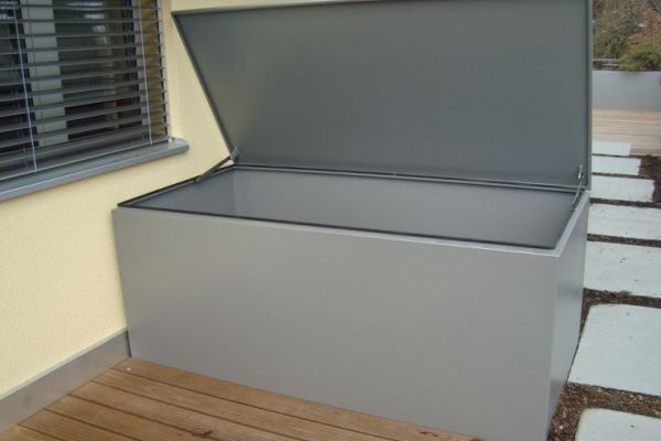 TR_70_grosse_Gartenbox_mit_viel_Stauraum.JPG