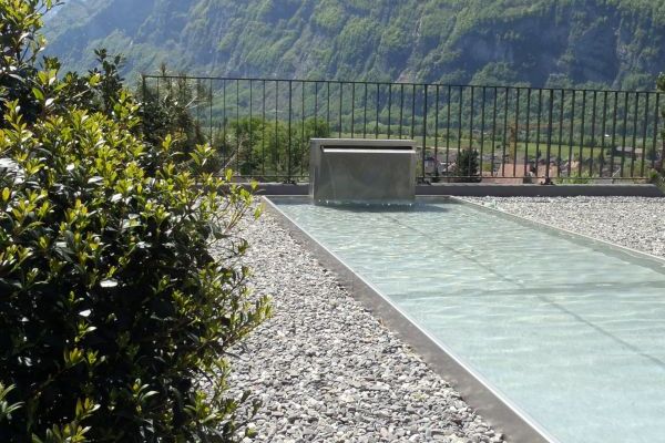 20 AB 60 in_Gartenidylle_eingepasstes_Wasserspiel.JPG
