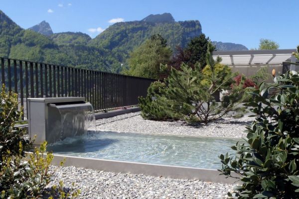 21 AB 61 Wasserspiel_aus_Edelstahl_-_Auslaufniveau_regulierbar.JPG