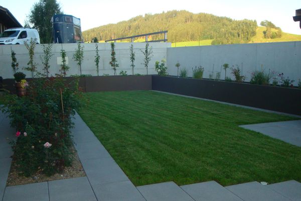 AB_70_Gartenambiente_durch_Pflanzentroege.JPG