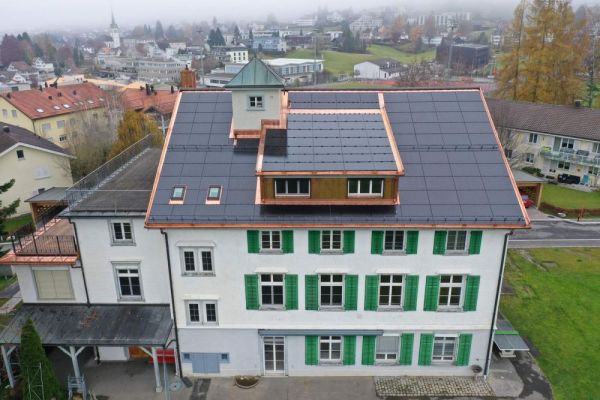 GG2_Sonnenseite_mit_Photovoltaikanlage.JPG