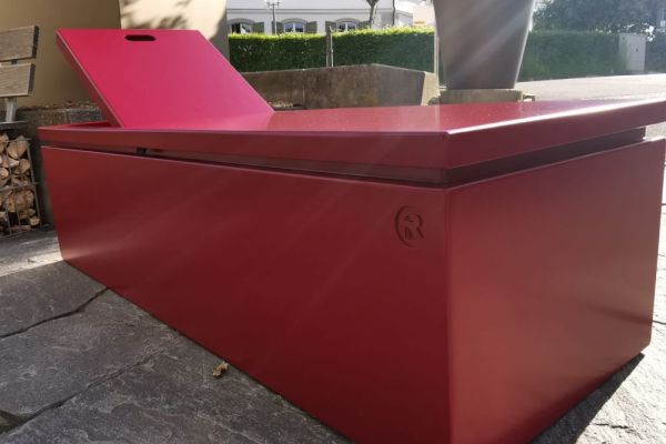 16 wir beschichten Ihre Truhe in jeder gewünschten Farbe z.Bsp. in rot...jpeg