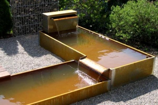 AD 37_Wasserspiel_mit_rostenden_Wasserbecken.jpg