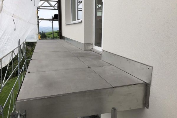 BA1_Blechumrandund_bei_Balkon.jpg