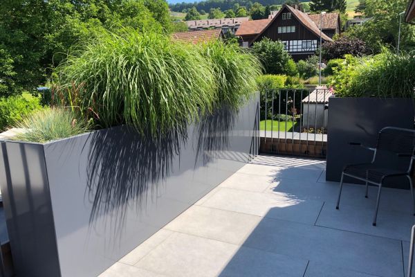 Grosse Pflanzentröge_Terrassengestaltung_RAL_seidenglanz.jpg