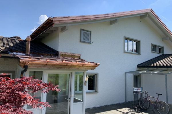 KE1_Dachabschlüsse_um_Solaranlage.JPG