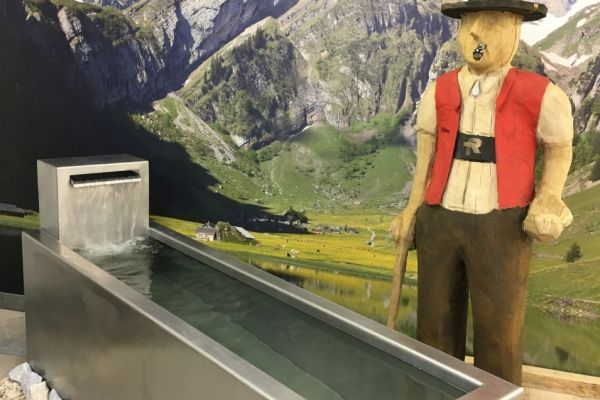 ROH_03_moderner_Wasserbrunnen.jpg