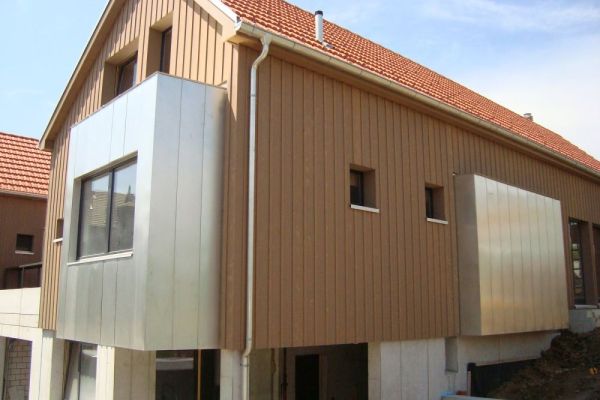 SC4_ Holz-_und_Blechfassade_in_Kombination.JPG