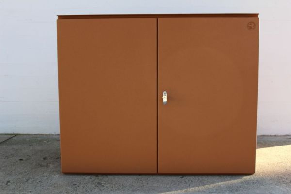 60 zweitüriges Terrassenmöbel.JPG