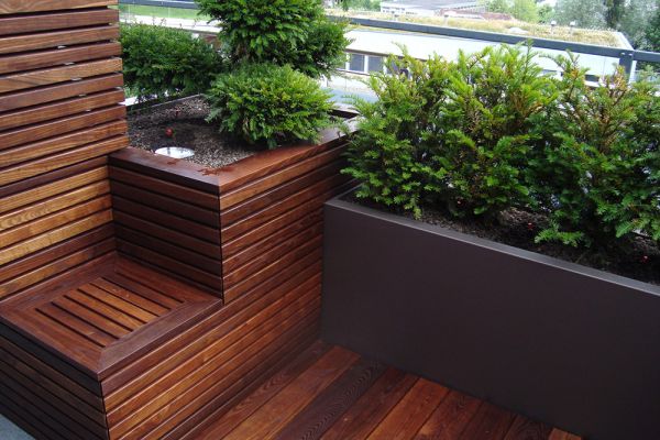 BR_51 Rohner Pflanzentrog mit Holzverkleidung und Bewaesserungssystem.jpg