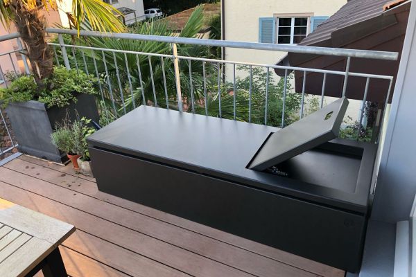 Liegetruhe_Terrasse_Farbe Neuchâtel.jpeg