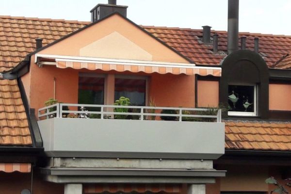ROR 1 Balkoneinfassung mittels Pflanzentrögen mit Geländer.jpg