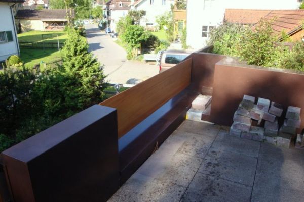 RO_04_Troege_eingepasst_in_Mauerabsatz.JPG
