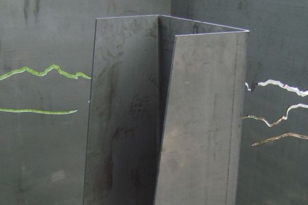 KE_03_Cheminee_und_Sichtschutzwand_rostend.JPG