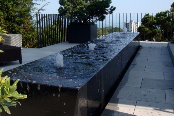 1 AA 1 Wassertisch_mit_Granitabdeckung_Nero_Assoluto.JPG