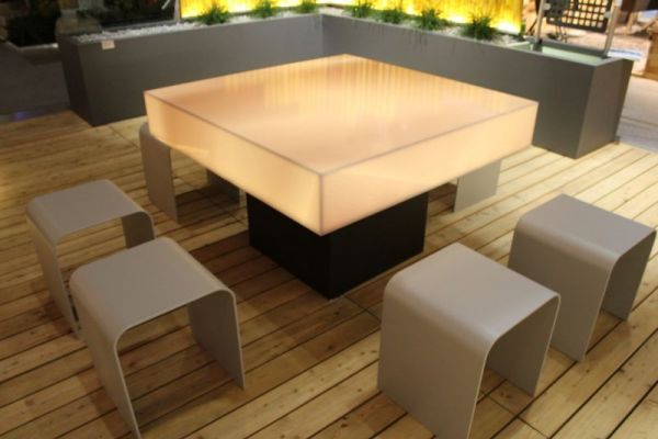 GH_05_Tisch_Acrylglas_bedruckt_und_beleuchtet.JPG