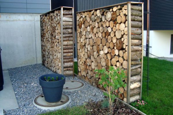 R_15_Sichtschutz_aus_Stahl_rostend_mit_Holzbefuellung.JPG