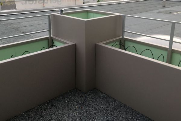 SAV_08_Eckausfuehrung mit einem Trog in Gelaenderhoehe.jpg