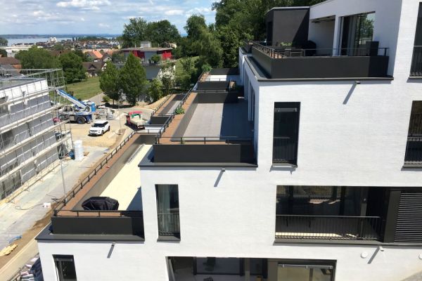 BES3_Auflockerung_der_Terrassenfronten_durch_klare_Abtrennungen.jpg