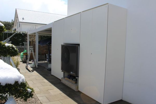 23 Schränke um eine bestehende Heizungsanlage.JPG