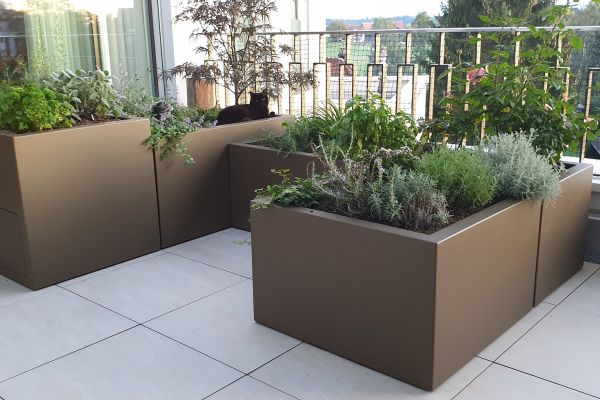 Hochbeet mit Schublade (2).jpg