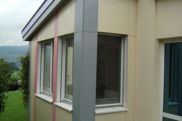 KL2_farbenfrohe_und_wetterbeständige_Fassade.jpg