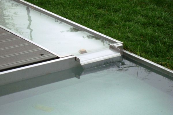 AH_04_-_einfache_Entleerung_beider_Wasserbecken_fuer_Reinigungs-_oder_Unterhaltsarbeiten.JPG