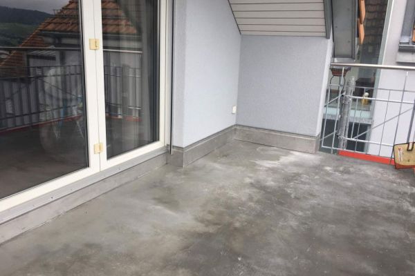 BA6_Fassadenanschlussbleche_bei_Balkon.JPG