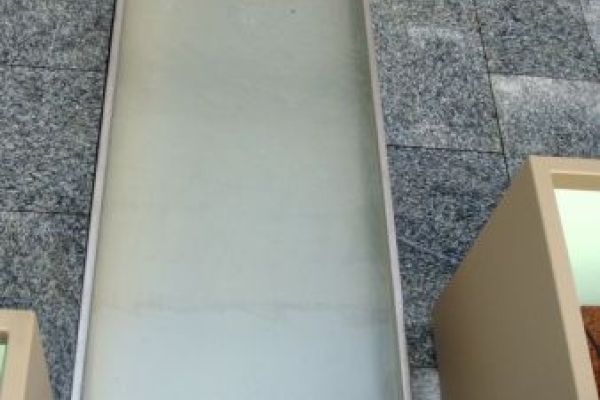 BD_34_begehbarer_Holzsteg_ueber_Wasserspiel.JPG