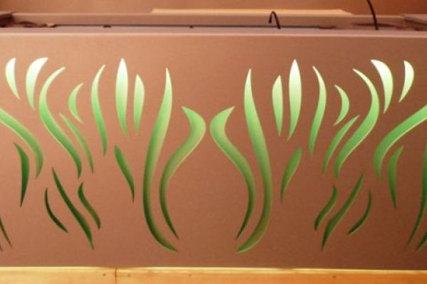 BL_04_beleuchtete_Metallabdeckung_ueber_bestehende_Planzentroege.JPG