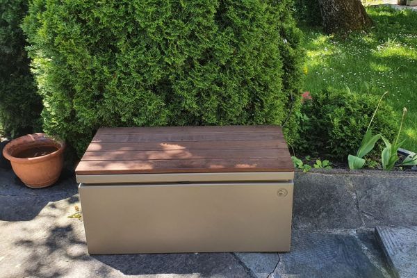 Gartentruhe mit Holzrost_zum Sitzen.jpeg