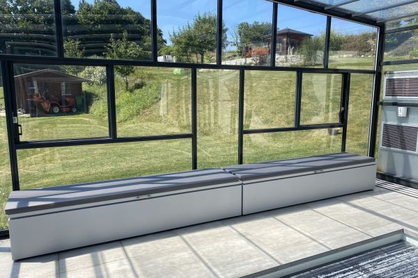 Gartentruhen mit  Kissen_Pool.JPG