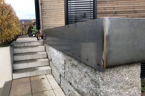 JG_02_rostender_Trog_im_Eingangsbereich.jpg