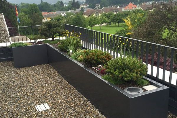 BG_52 2017_Eckausbildung_mit_Bewässerungssystem_und_Gartenschlauchbox.JPG