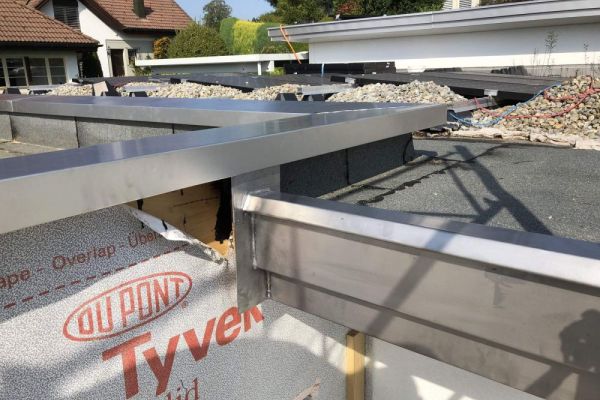 FL1_Flachdachumrandung_mit_Stirnbekleidung.jpg