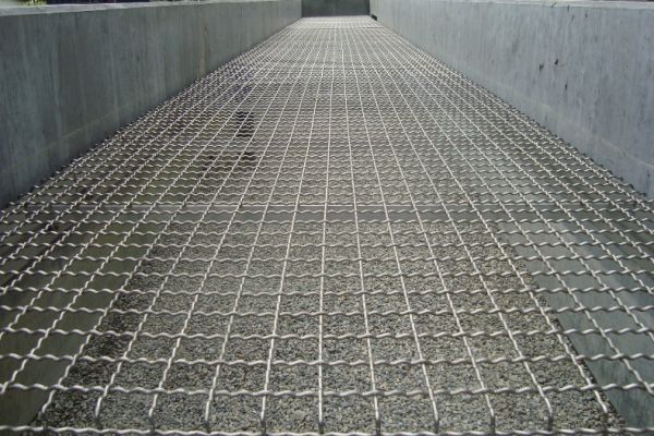 D 01 - Absturzsicherung_in_Wasserbecken_-_Team_Landschaftsarchitekten 8400 Winterthur.JPG