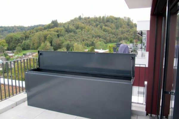 GB_12_Gartentruhe_mit_geoeffnetem_Deckel.jpg