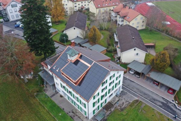 GG1_Dach_mit_unterschiedlichen_Deckmaterialien.JPG